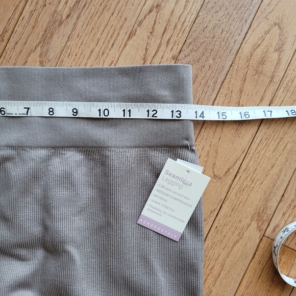 Aeropostale Seamless Ribbed Legging Neutral Monochrome NWT Size L - Picture 10 of 12